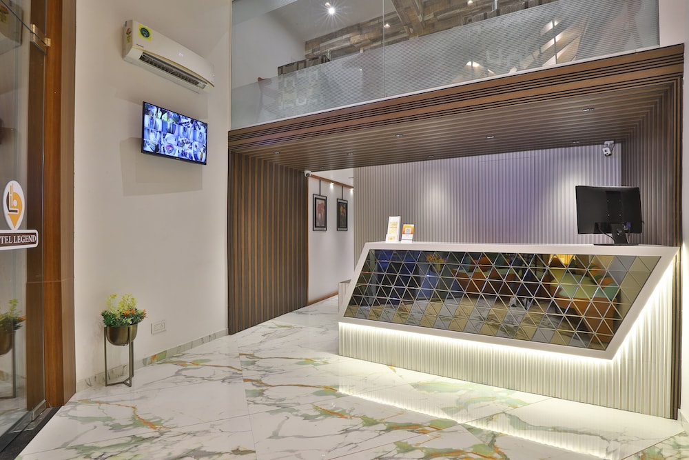 Lobby & Reception