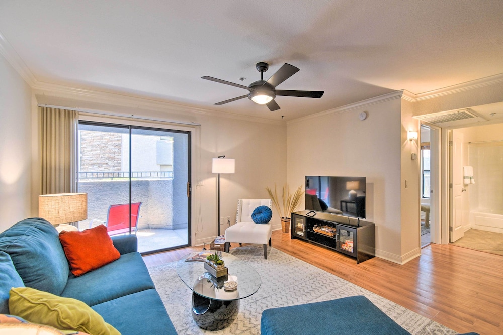 6 Mi to Downtown: Phoenix Condo w/ Pool Access!