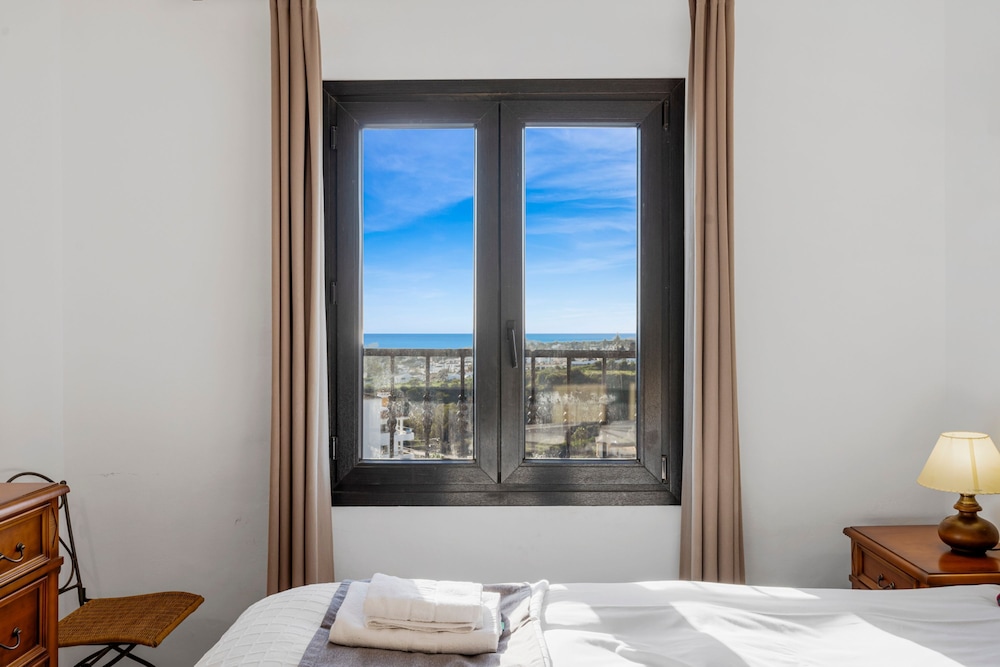 Apartment With Roof Terrace and Pool - Ref 129