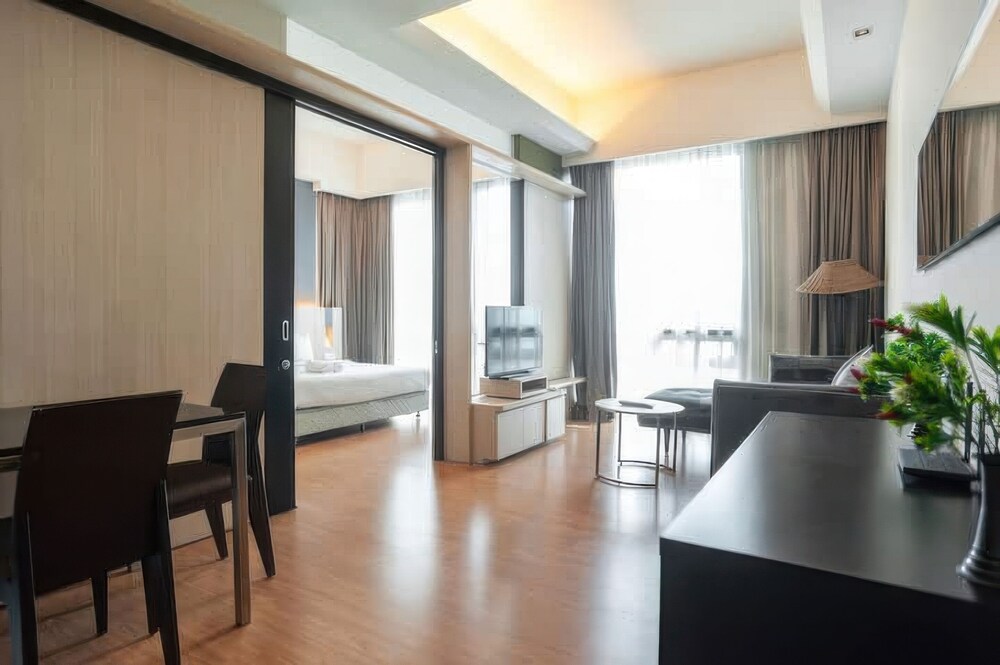 Swiss Garden Residences by Emily