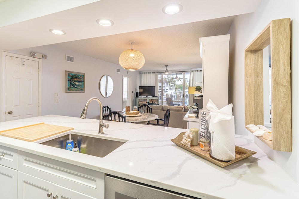 Pool & Beach Access: Vero Beach Condo!