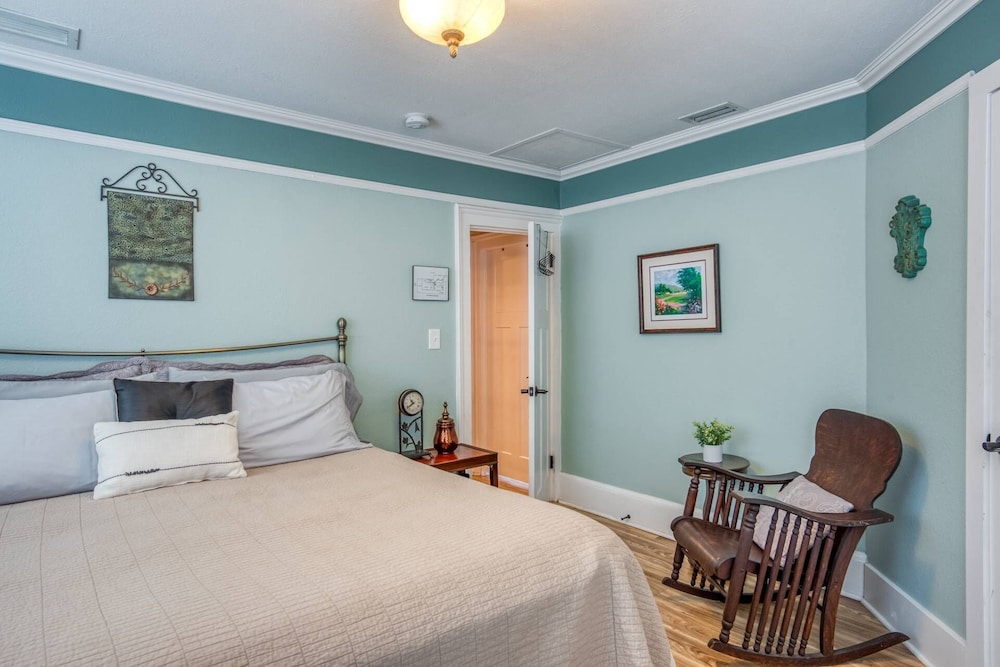 Orange Street Apartment view 3