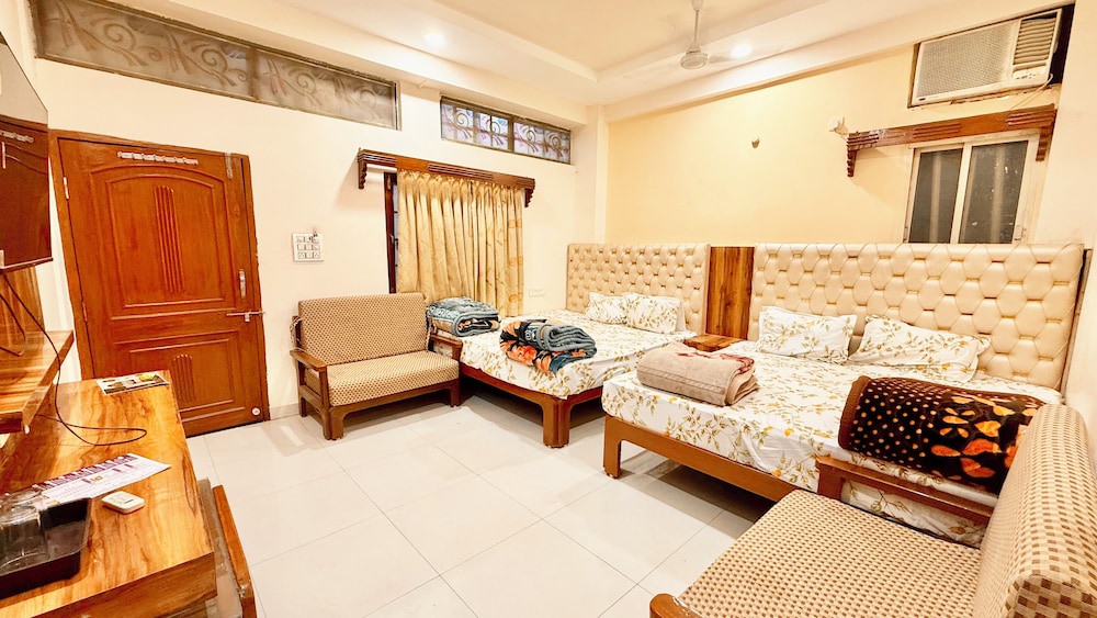 Hotel P & L near Mahakaleshwar Temple