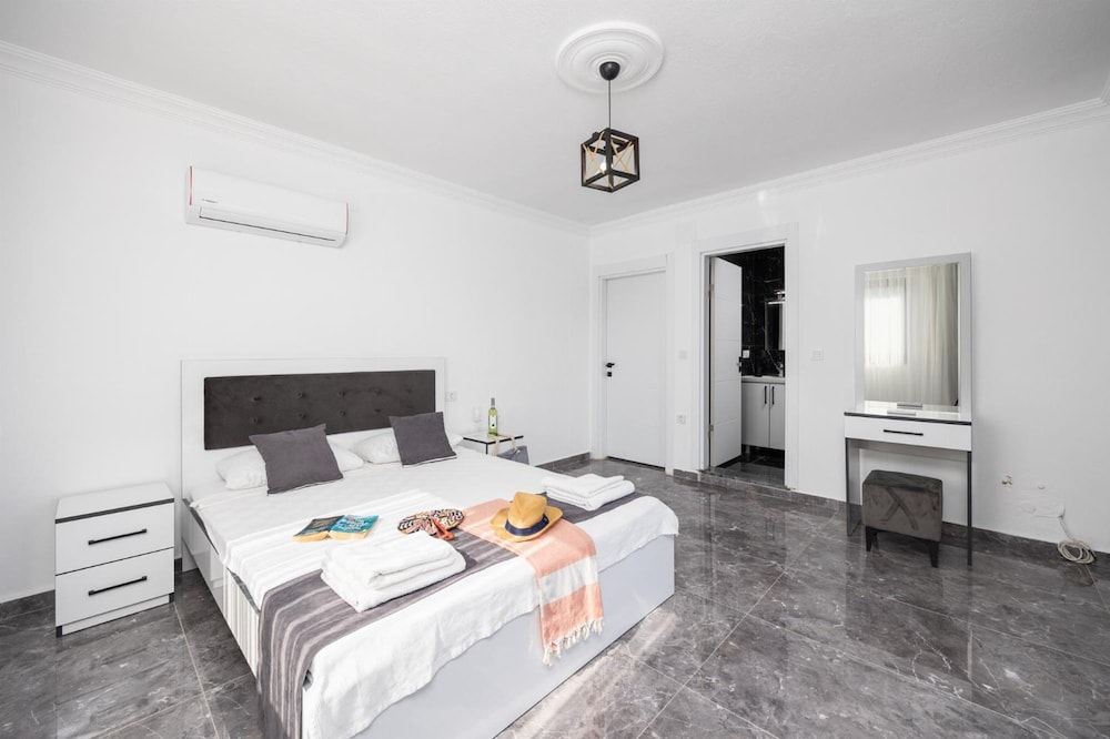 Villa Grand Yasar 4 With 4 Bedrooms and 4 Bathrooms
