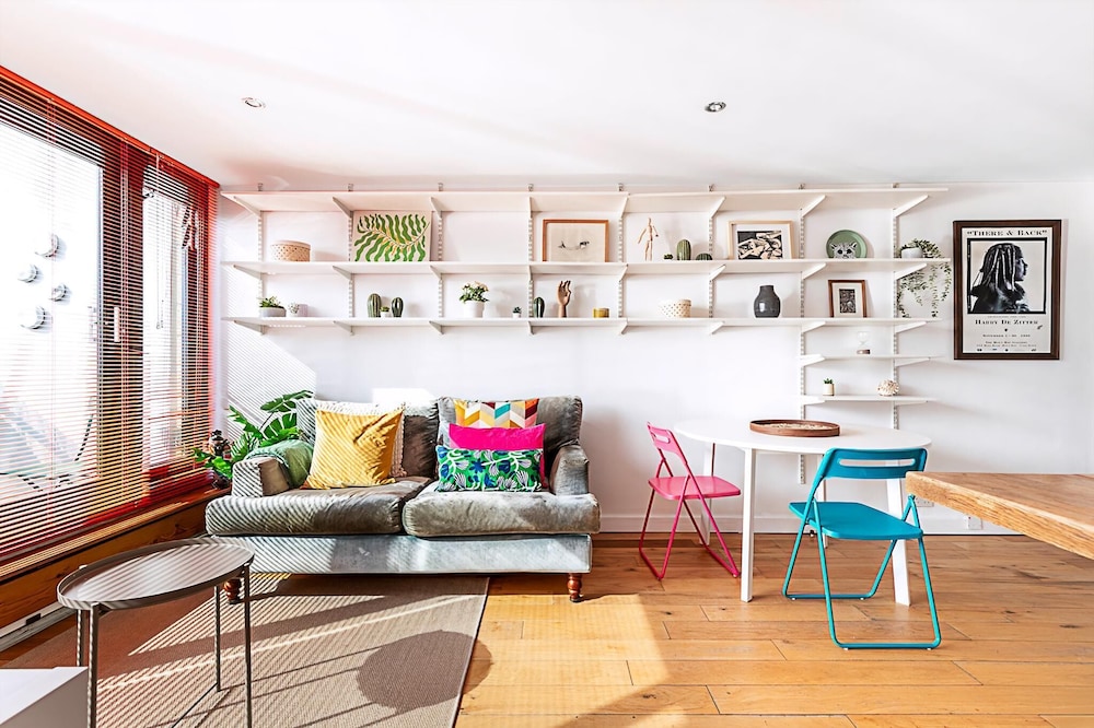 Bright Flat For 2 in Dartmouth Park