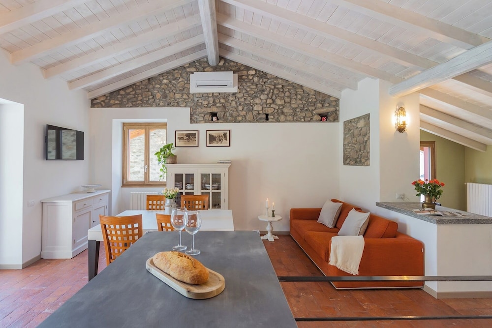 Villetta Abbazia Acqua Dolce - With Stunning Terrace by Rent all Como