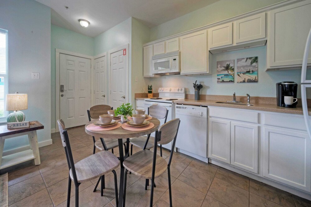 2 Coasta Bahia Condos Mins to the Beach + Pool & Golf Cart Zone
