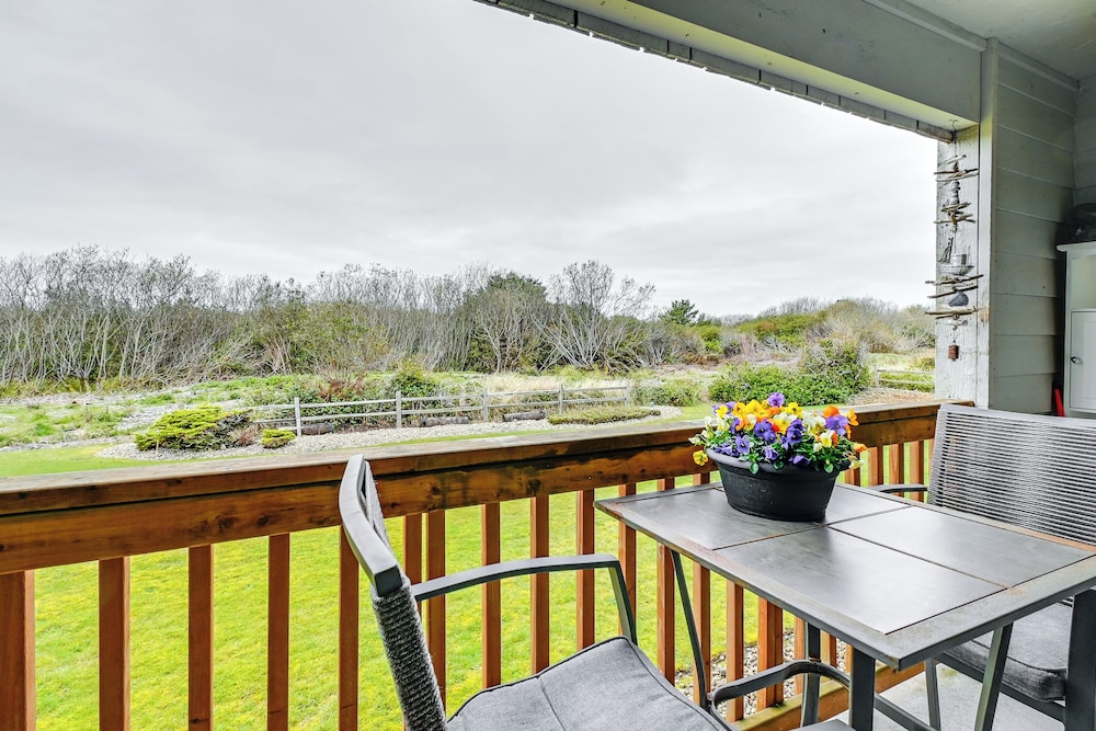 Ocean Shores Condo w/ Balcony < 1 Mi to Beach! view 2