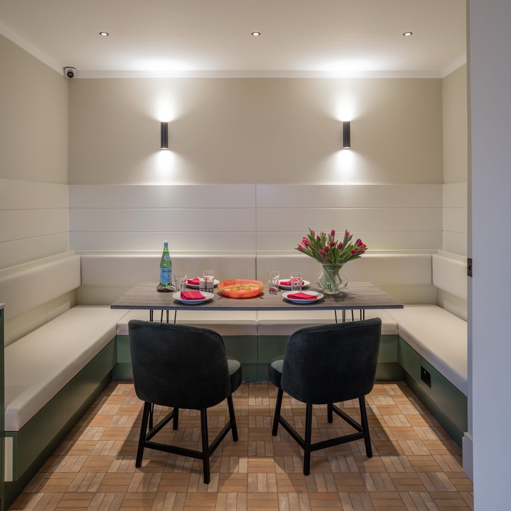 Stylish Studios SOUTHFIELDS STATION