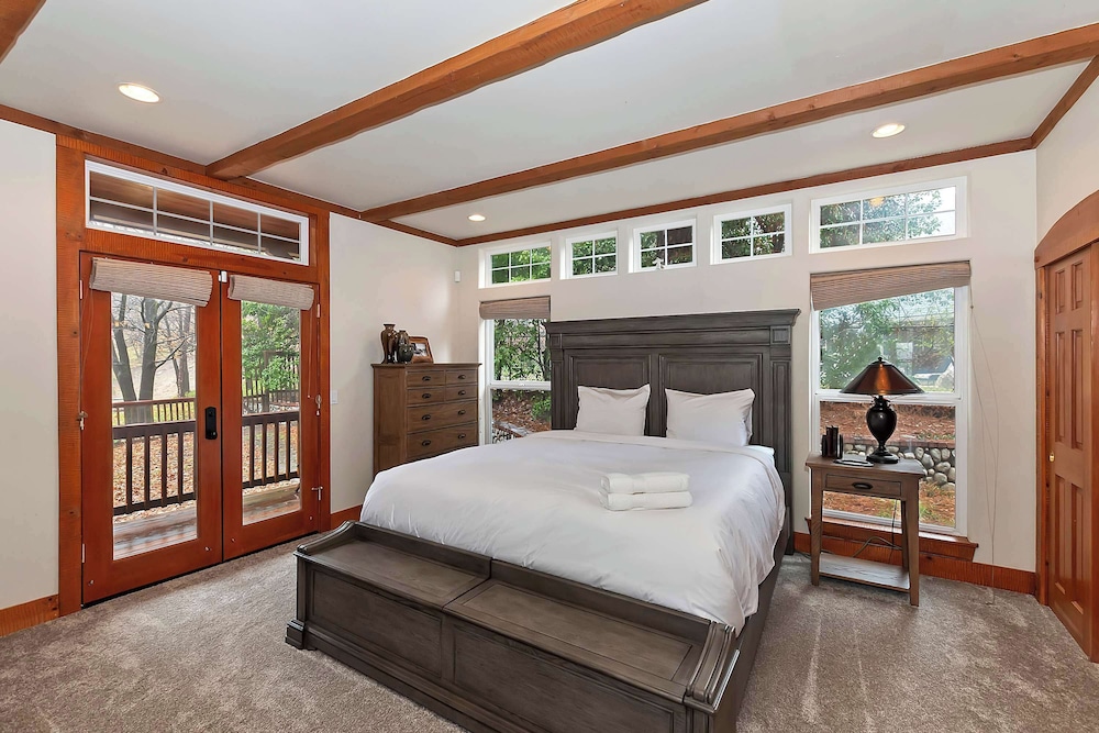 Matterhorn Peak Lodge – Upscale Mountain Escape