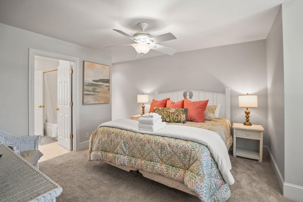 Spacious 7 Bedroom 5.5 Bath on Ocean Creek Golf Course!