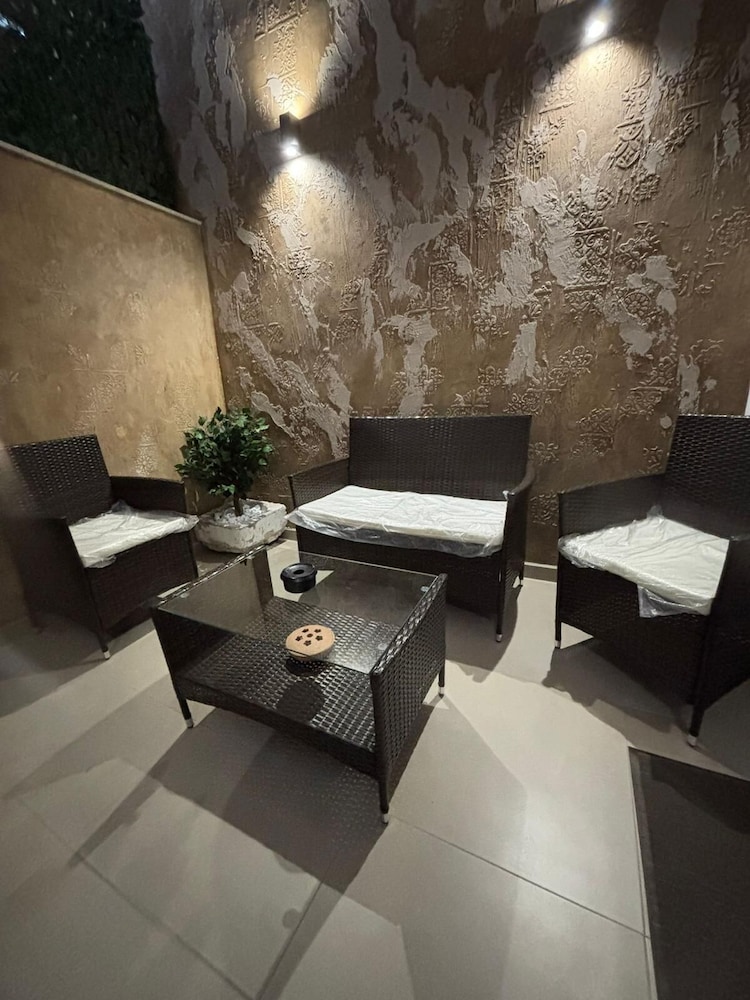 Corona Suite