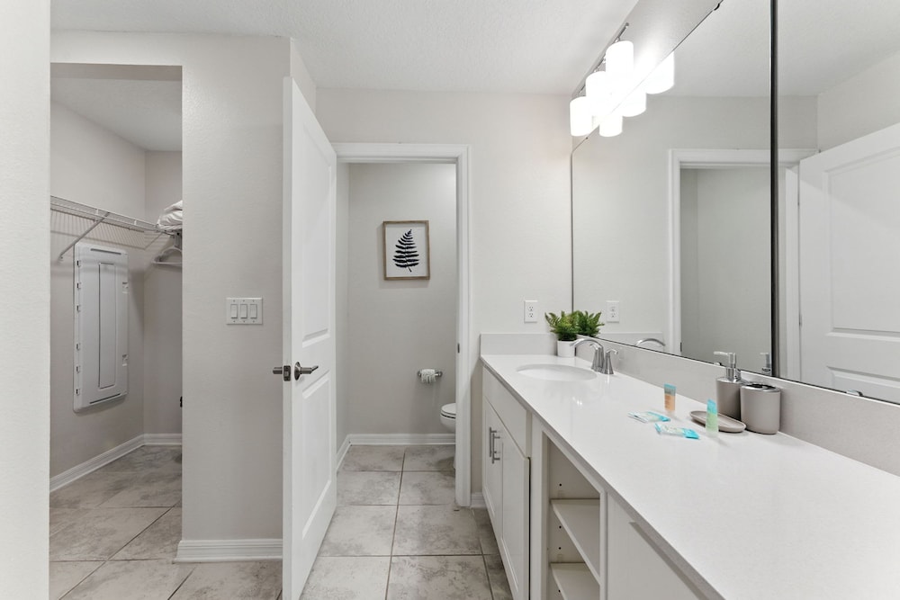Elegant 2BR in Storey Lake Top Location