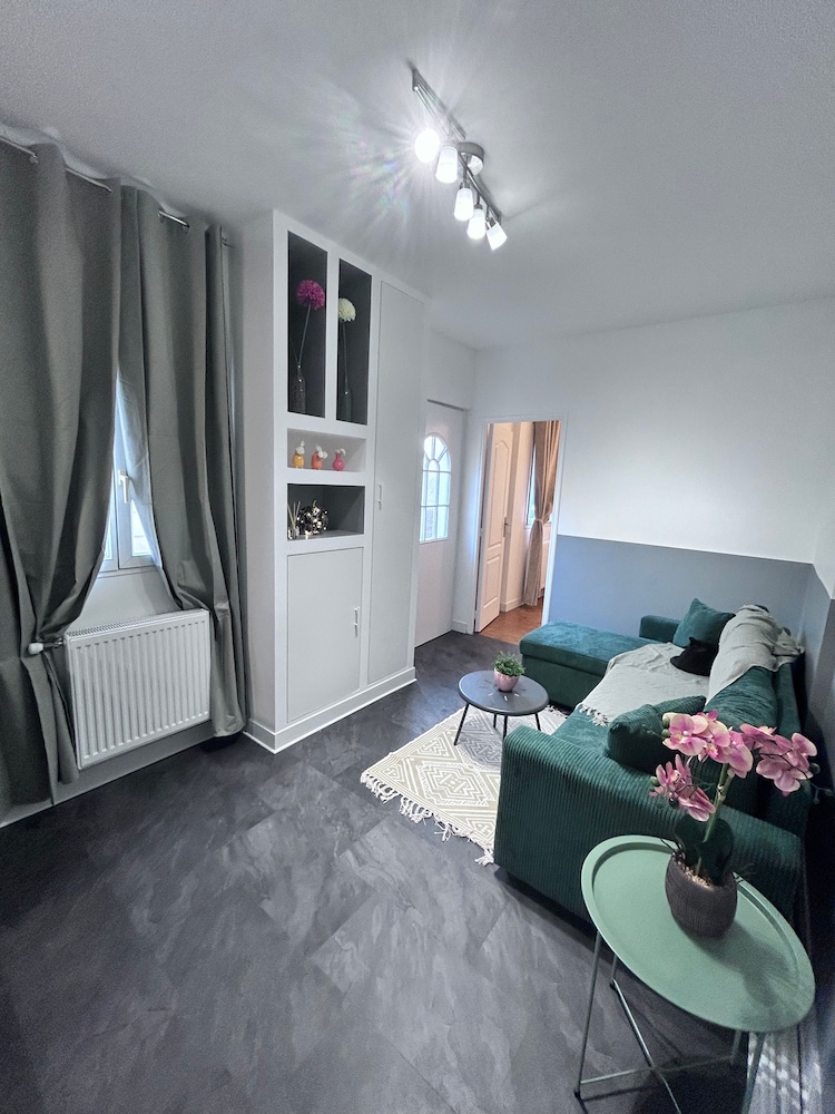 La maison de Paris Est Calme et Moderne