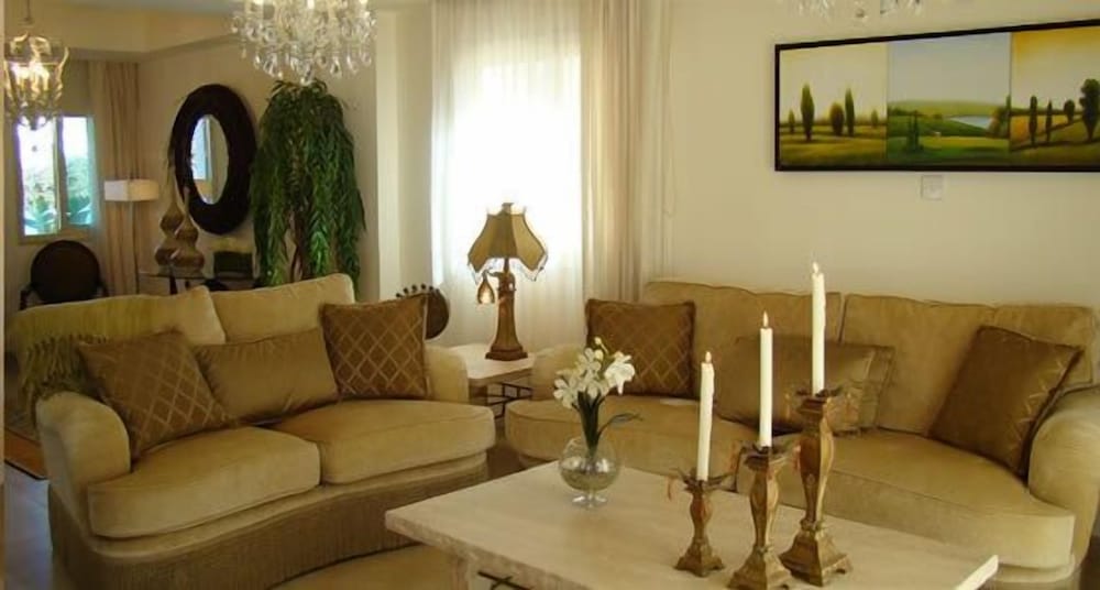 Amadora Luxury Villas