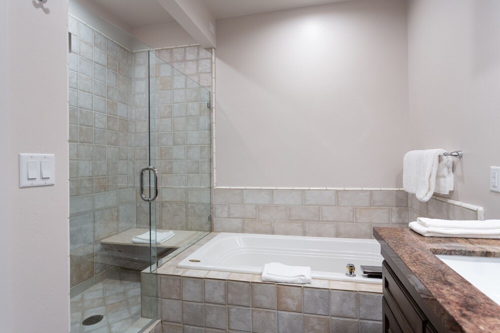 Trail's End Lodge at Deer Valley Resort - Three Bedroom Residence with Den and Spa #302 3 Condo