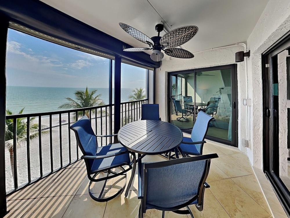 Seaside 4 by Distinctive Beach Rentals