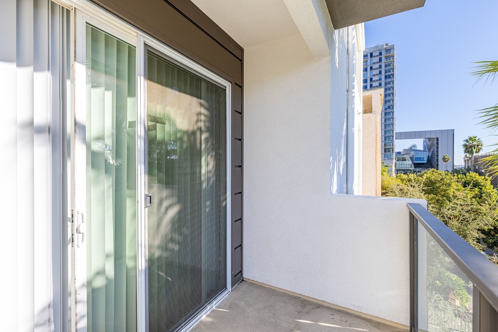 Heaven on Hollywood Furnished Apts - Vine - Image 1