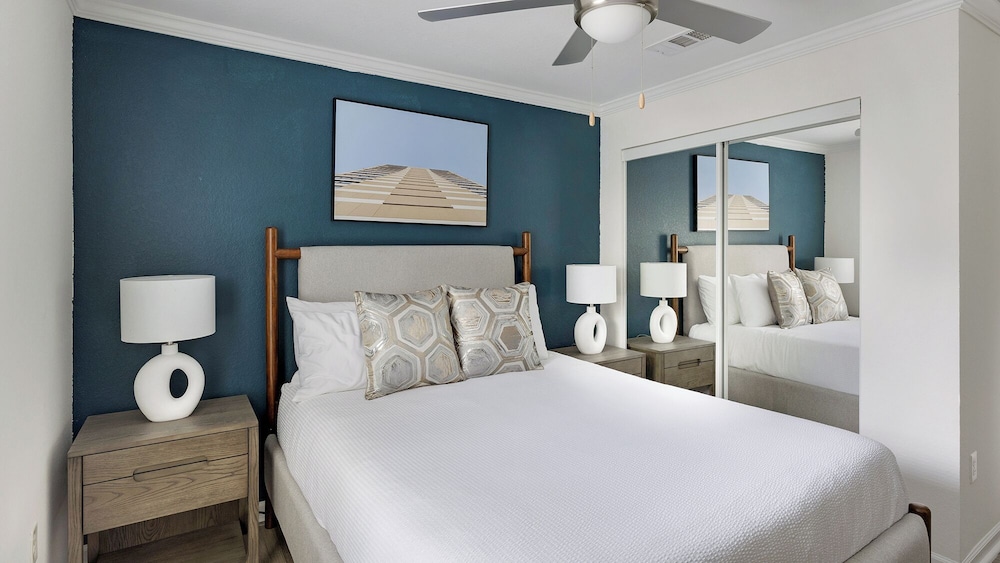 Landing Beautiful 1bd, Courtyard, Clubhouse