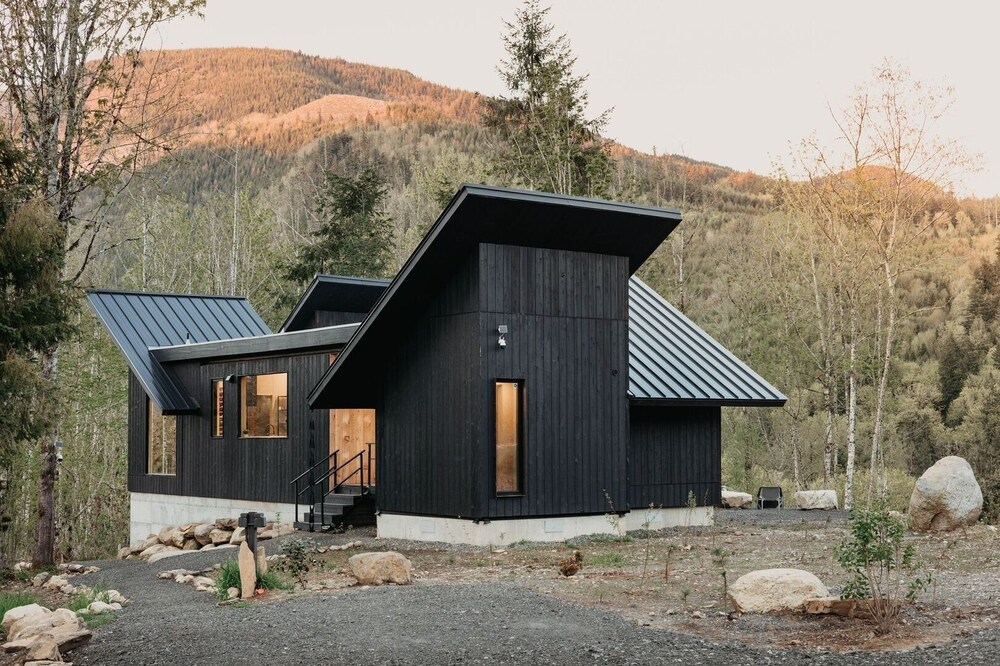 58mf - Wi-fi - Pets Ok - Evc - Amazing Views 2 Bedroom Cabin by RedAwning