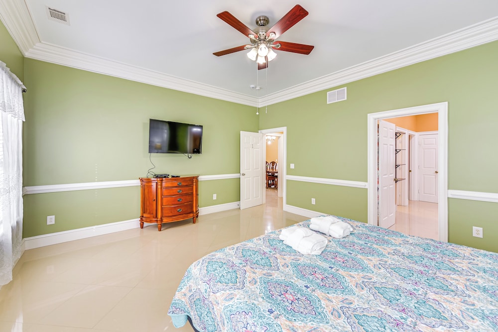 5 Mi to Beach: Spacious Home on Hilton Head Island