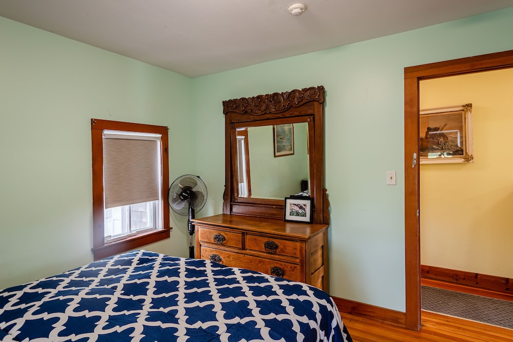 Narragansett Inn