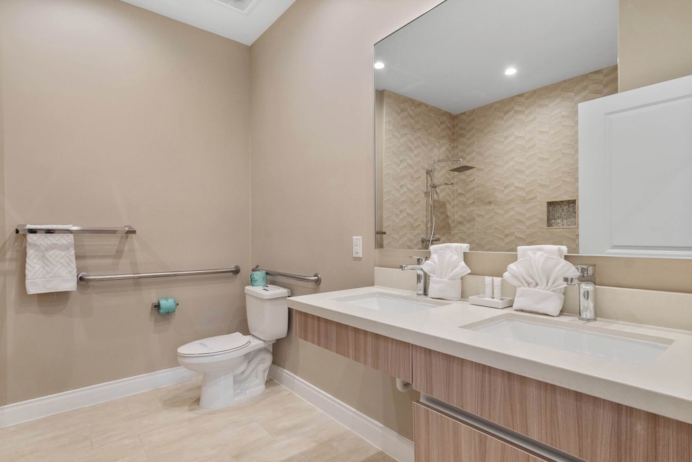 Chic Disney Villa Stunning Patio, Resort Amenities & Minutes From Parks