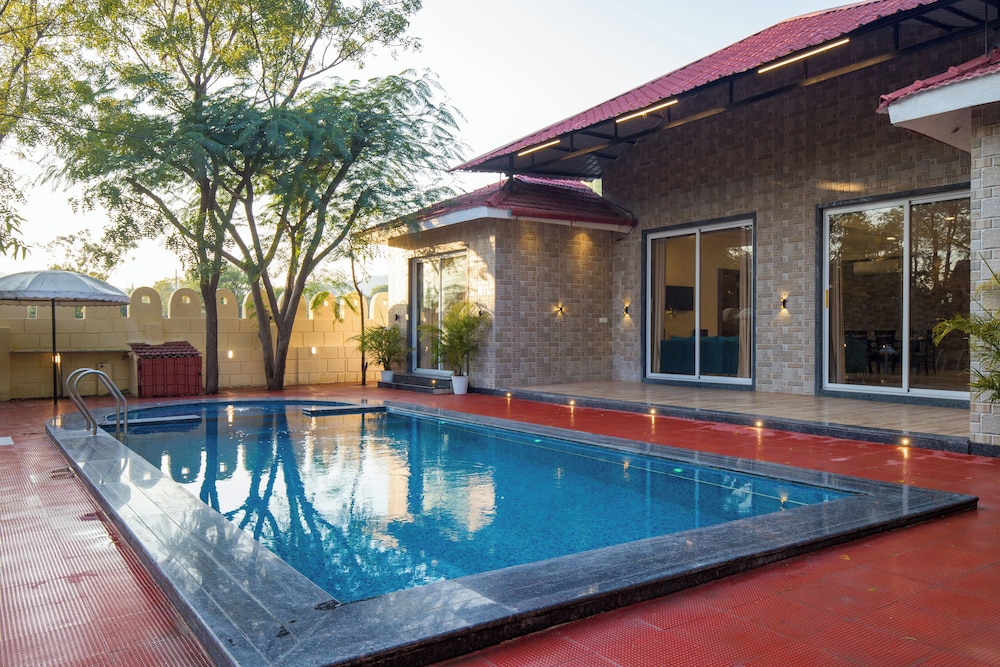 Alaya Stays 5BHK Roohmon's Farm Pvt Pool
