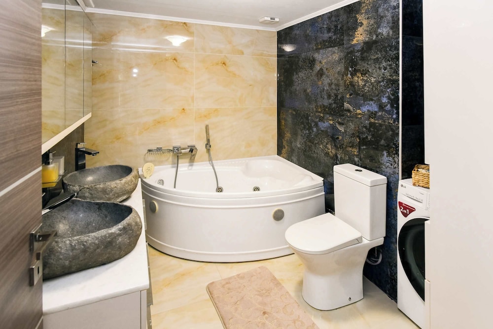 Charming Samos Escape With Jacuzzi and Private Balcony