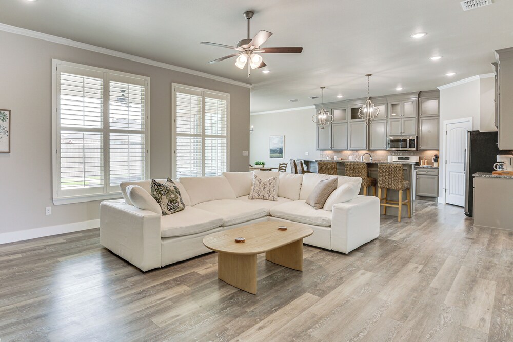 8 Mi to Texas Tech: Spacious Lubbock Home