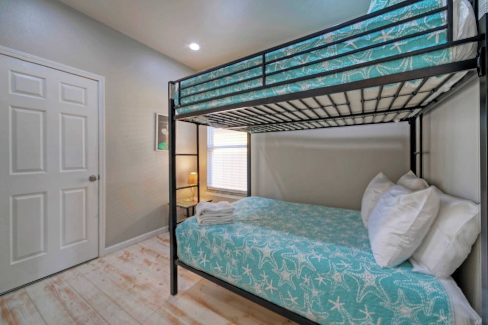 2 Homes, Sleeps 16, Shared Pool+boat Dock Laguna Village Serenity by Avantstay