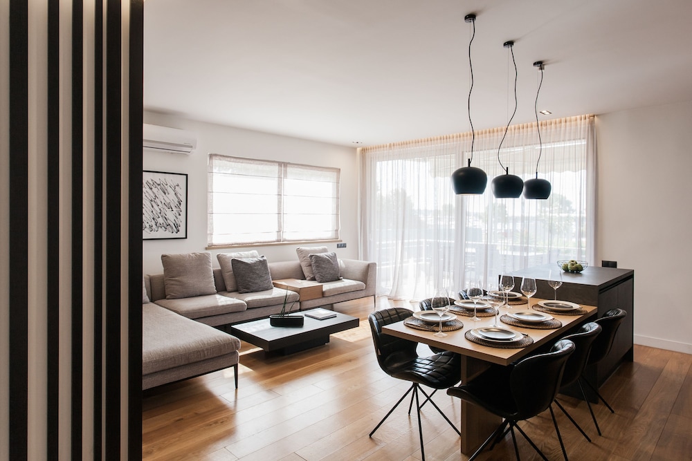2 Level Beachfront Luxury Apt. by the Olon