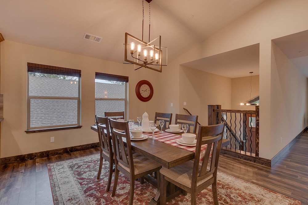 Silver Pines - Ski or Summer 30+ day Home