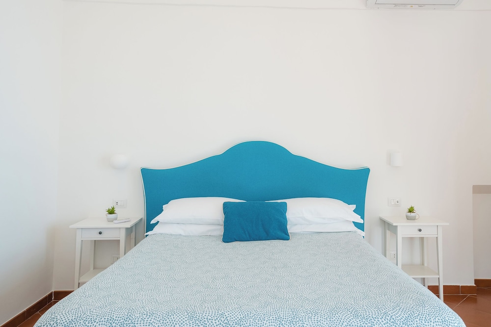 DIPINTO APARTMENTS