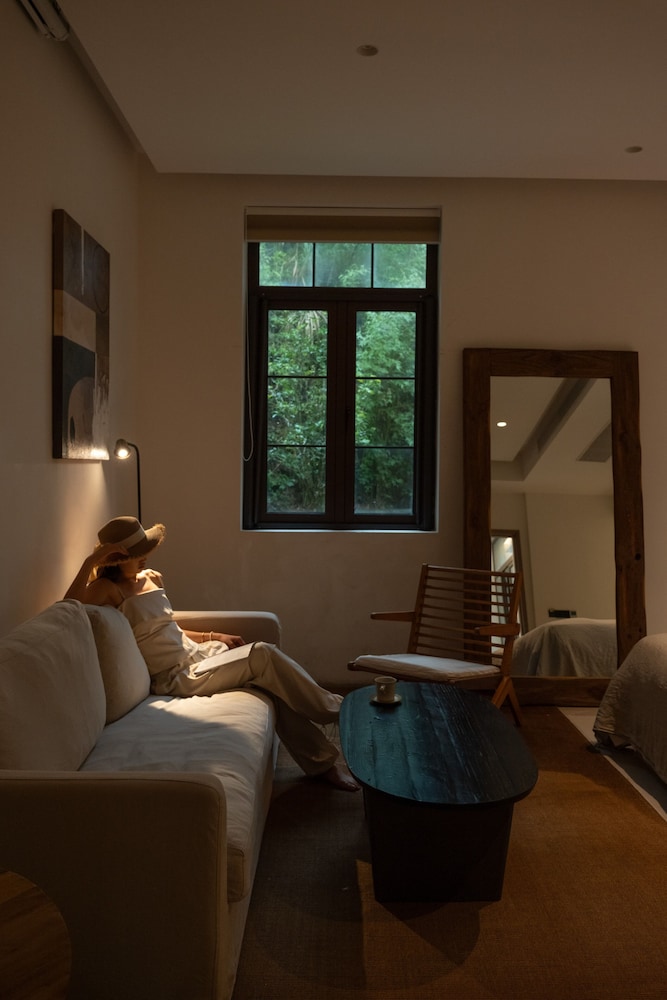 Miyue Shenzhen Tianlu Secret Wild Wizard Holiday Hotel