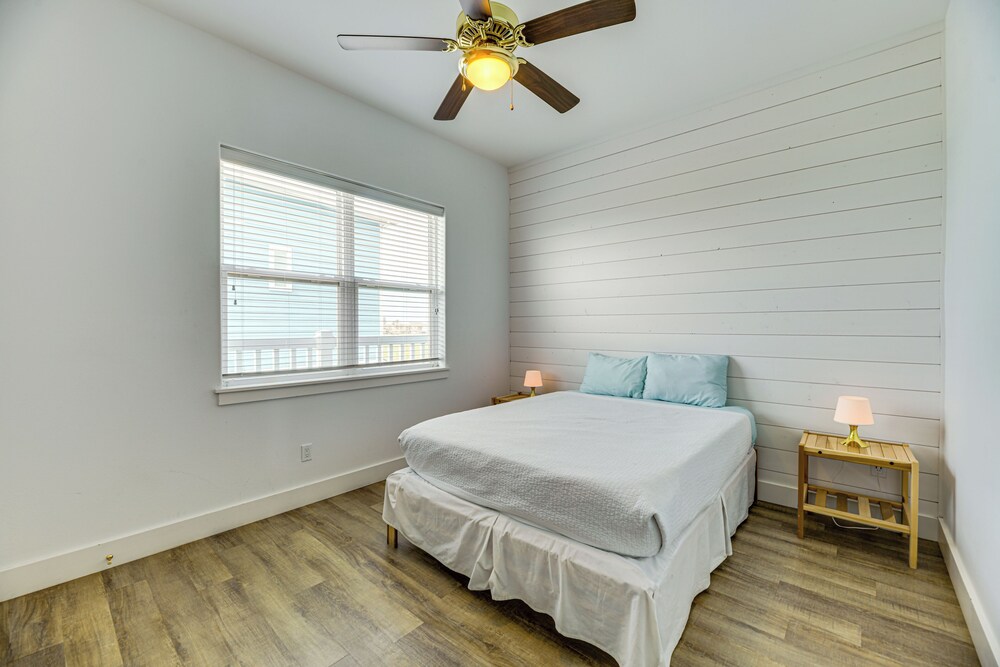 Walk to Beaches: Padre Island Escape w/ Dock