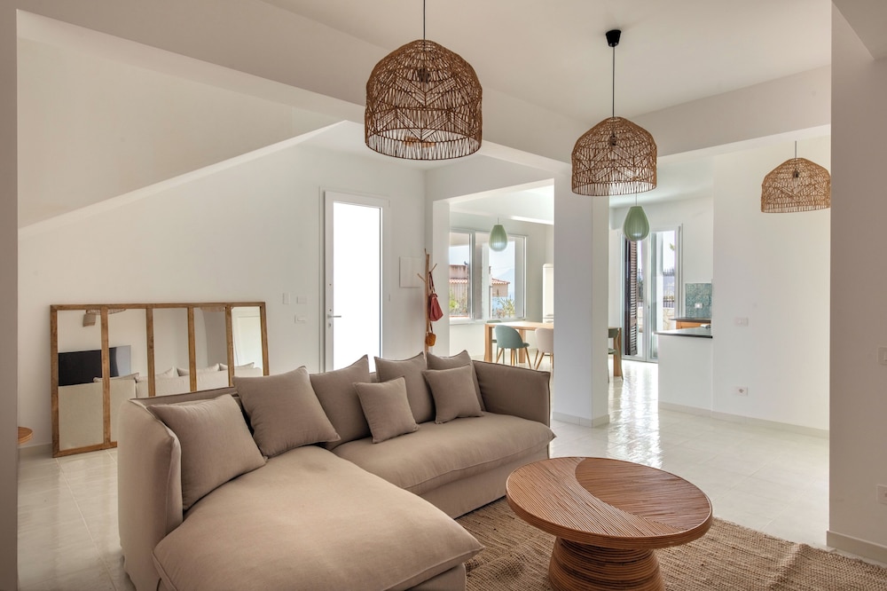 Sea Frame Design Apartments with Pool by Wonderful Italy
