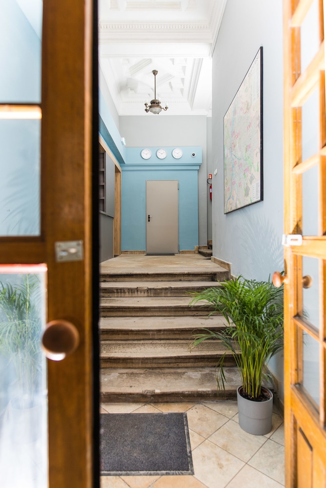 2B Hostel & Rooms