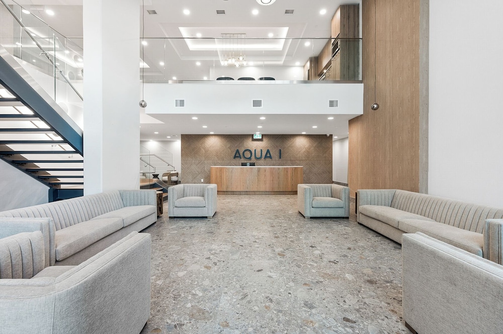 AQUA Corner Unit w Amazing View 614
