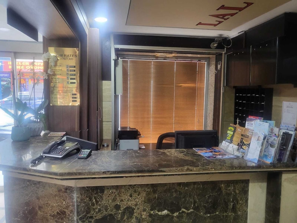Lal Hotel