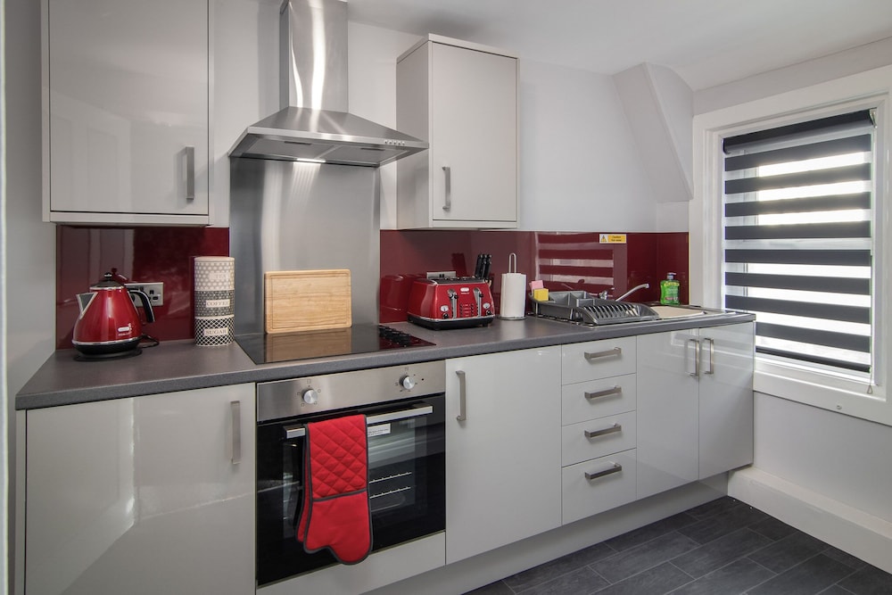 2 Bedrooms Sleeps 6 Near Top Blackpool Attractions view 5