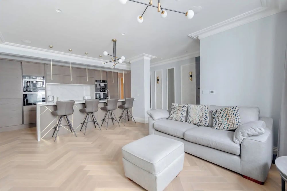 Beautifully Refurbished 2BD Flat - Earl's Court!