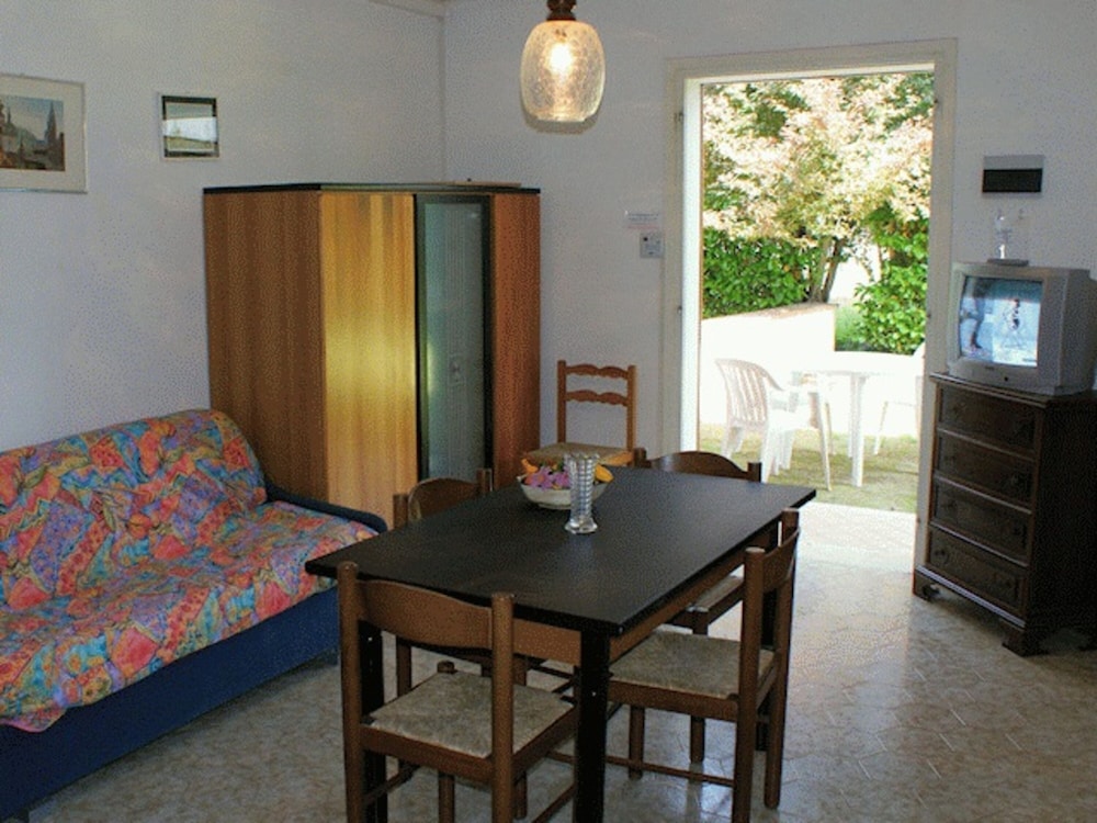 Cozy Flat With Private Fenced Garden a few Steps From Lignano Sabbiadoro Beach
