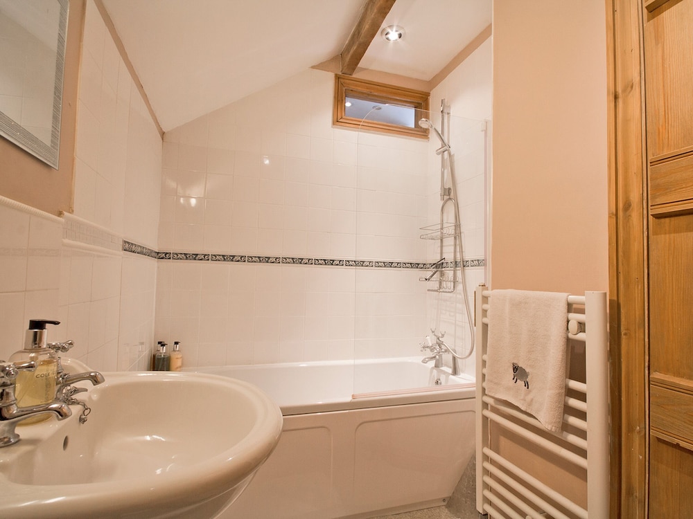 Robin Cottage view 4