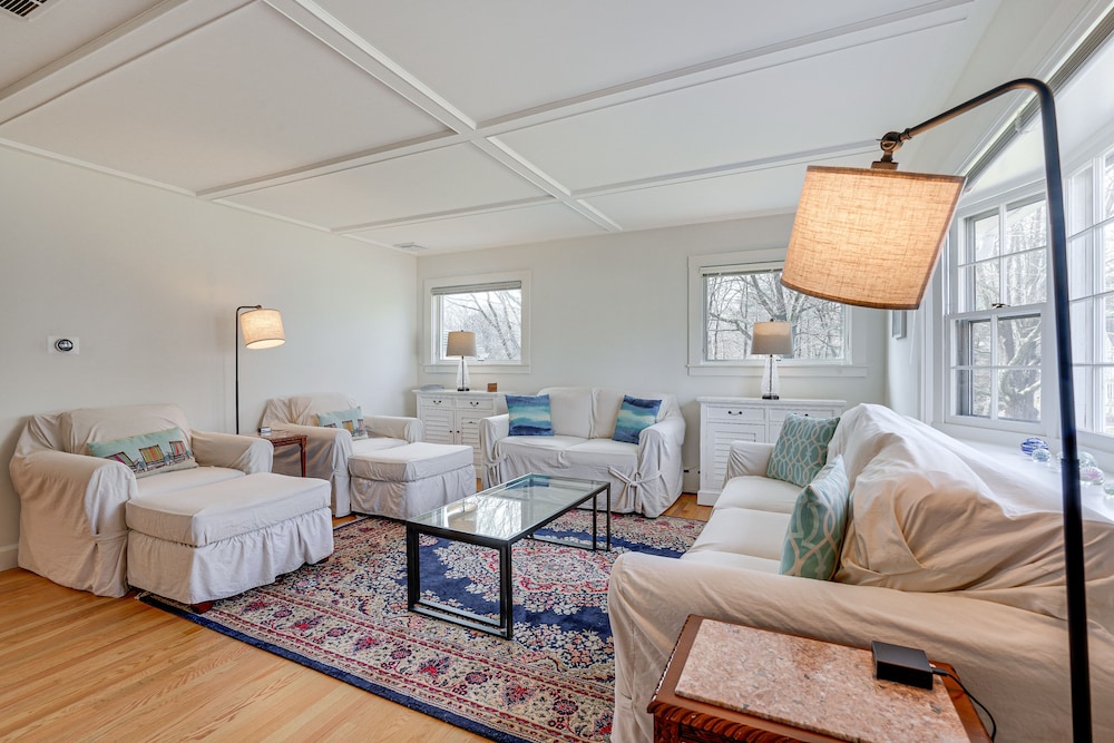 Gloucester Home w/ Large Yard: 1 Mi to Beach!