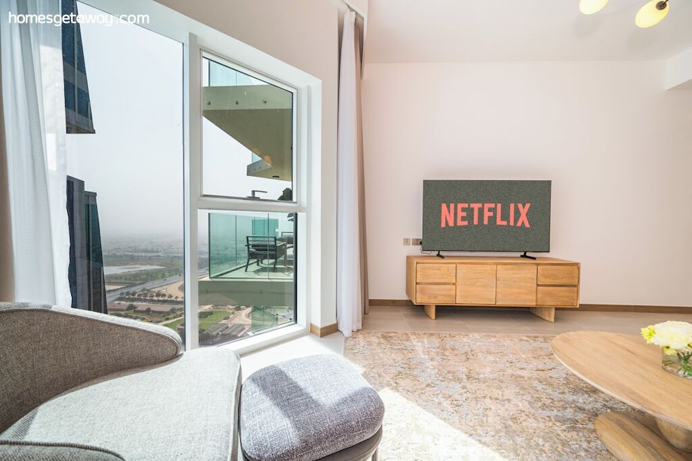Stunning 2BR Apt – High-Floor with Breathtaking Views
