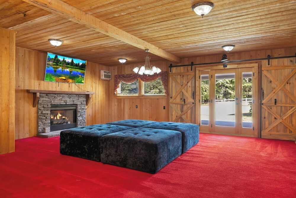 Pet-friendly 3BR Lake House Firepit + Pier