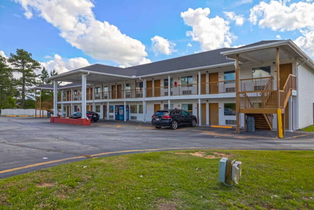 Economy Inn By OYO Ashburn view 4
