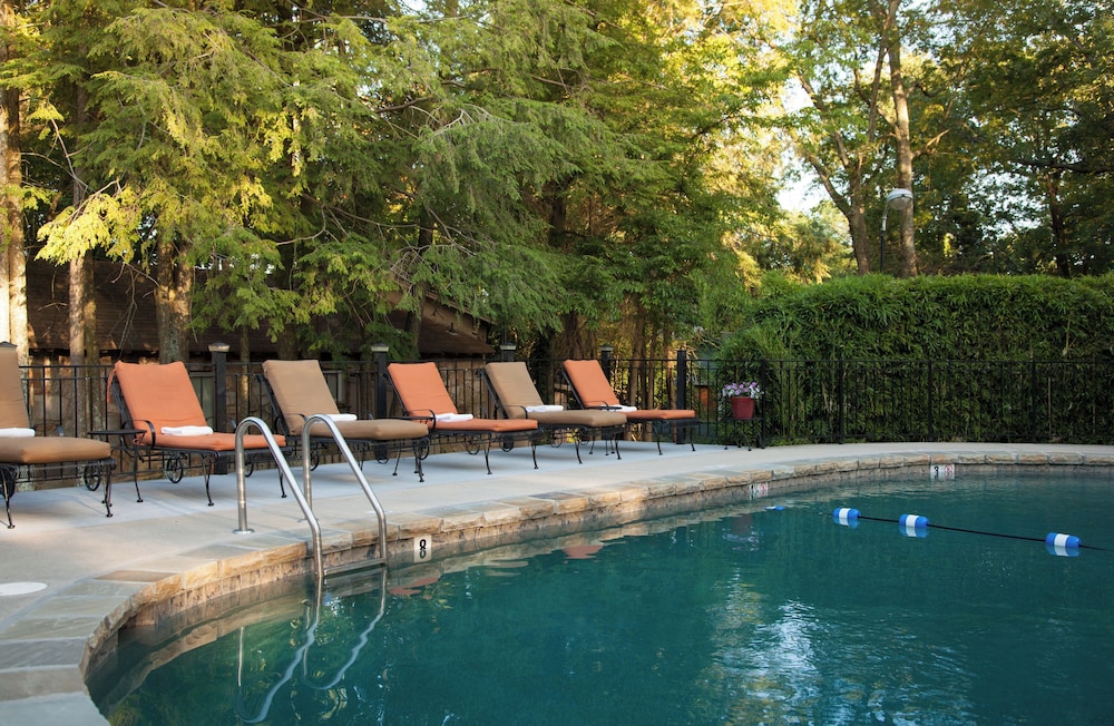 Chanticleer Inn Bed & Breakfast