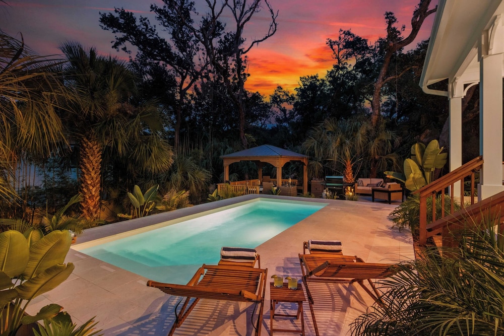 Serenity at Surfside by Avantstay Pool, Porches, Fire Pit & Arcade Near Vilano Beach